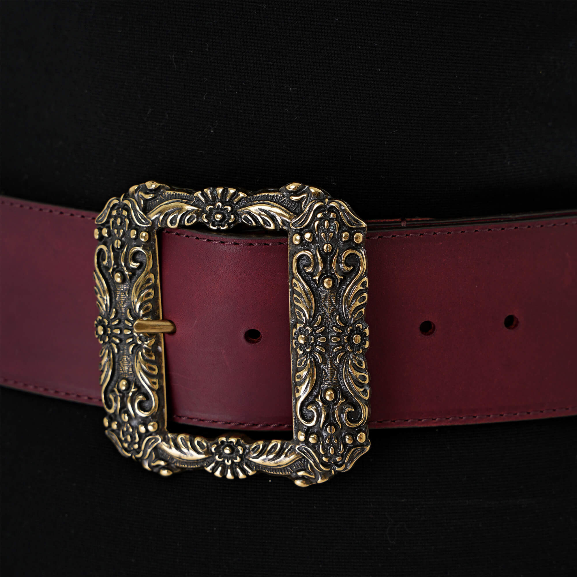 Etro-Bordeaux Calf Leather Embossed Baraque Gold Toned Buckle Belt 34||85